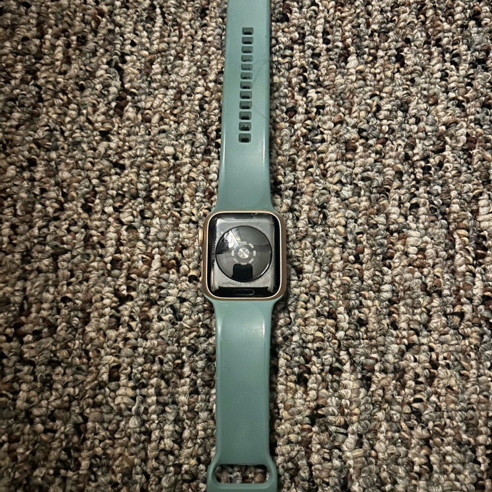 SE APPLE WATCH - Picture 2 of 3